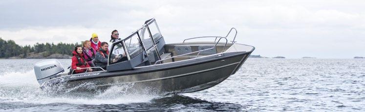 HUVI- JA YHTEYSVENEILIJÄN YKKÖSVALINTA. Tuplapulpetilla varustettu Faster 625 SC on todellinen perhevene, kun kestävyydestä ei halua tinkiä mukavuuden nojalla.