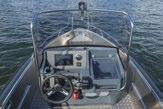 Raymarine Axiom 9 -kaikukarttaplotteri CPT-S-anturilla Trolling Control -uistelunnopeuden säädin Lukittavat säilytystilat Kuppipenkit, säädettävät Ankkuri- ja köysilaatikko takana Istuinlaatikko 118