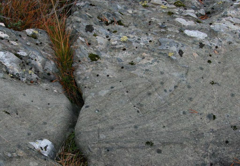 Virtauksen voimistuessa kerrostunut karkeampi, sorasta koostuva kerros.