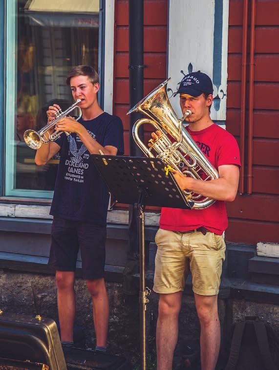 telee näyttelyään Black King Piper nigrum. Puupiirroksia, kuvia Silkkitieltä ja Intian valtameren kauppareiteiltä merimuseon tornitilassa.