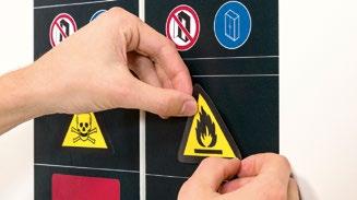 liittämällä poistokanavaan Hajujen vähentäminen kaapin sisällä Säätöjalat lattian epätasaisuuden kompensoimiseksi Siipiovi Ovet lukittavissa sylinterilukolla (integroitu kääntökahvaan) Jokainen