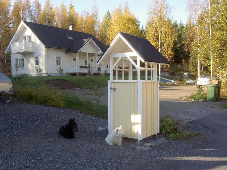 11 (47) Polttopuun ominaisuuksiin liittyy, että puut tulisi säilyttää ulkona.