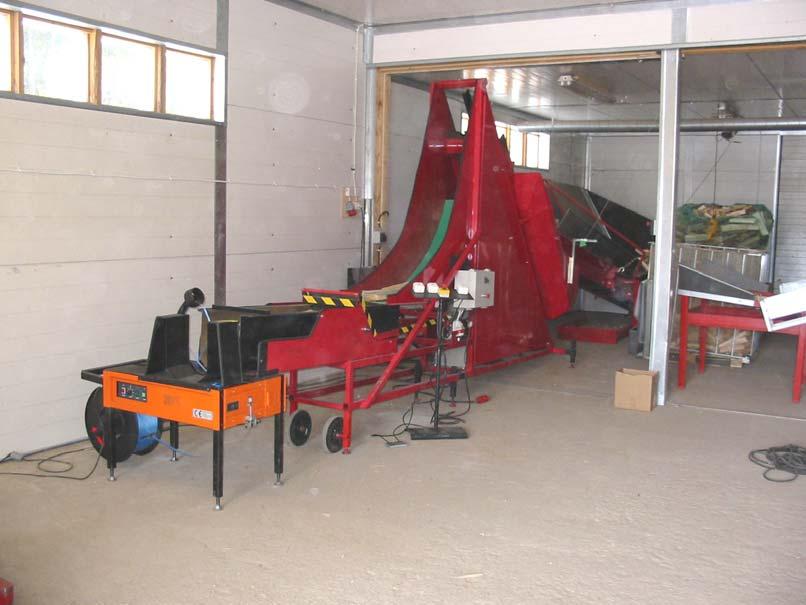 16 (47) (Palax-klapikoneet 2007). Roskarumpu yhdistetään pilkekoneen jatkoksi erillisenä koneena, ja pilkkeet kulkevat pyörivän ritilälieriön läpi, jolloin roskat putoavat pois.