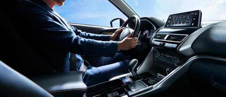 INTUITIIVISTA LIITETTÄVYYTTÄ TIEN PÄÄLLÄ SMARTPHONE-LINK DISPLAY AUDIO (SDA) Laajenna kokemusmaailmaasi älypuhelimen liitettävyydellä 7-tuumainen kosketusnäyttyö DAB/FM/AM Hands-free puhelin/musiikki