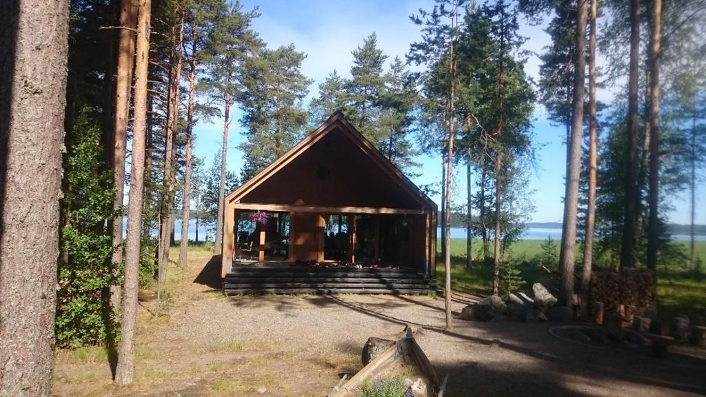6 Kuva 2. Heinäsaaren leirikappeli Luomaniemen leirikeskus sijaitsee pikku Kukkasen rannalla Nastolassa. Leirikeskuksen pinta-ala on noin 11 hehtaaria.