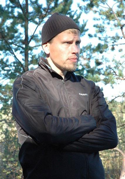 Sivu 7 Taidetta saarella Joonas Vähäsöyrinki on oulunsalolainen kuvataiteilija, jonka HETKIÄ -näyttelyn töiden inspiraatio lähtee Hailuodon ja sen lähialueiden luonnosta, erityisesti merestä.