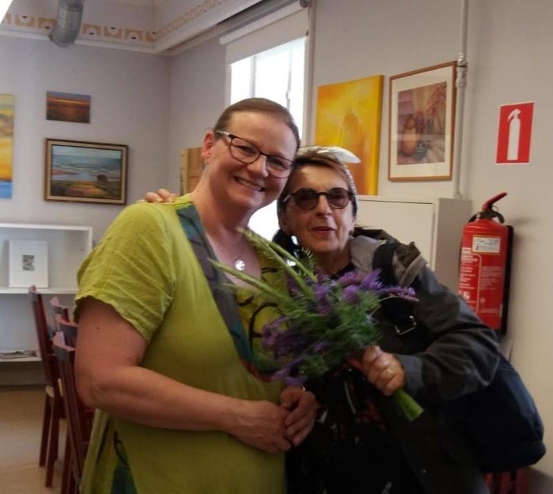 Hän on itse ottanut taiteeseensa samanlaisen lähestymistavan jo kauan ennen kuin edes tiesi mitään impressionistisesta tyylisuuntauksesta. HETKIÄ -näyttely on esillä Galleria Luodossa 17.7. 1.9.
