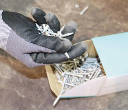 22,92 / BETONIRUUVI LAIPPAKANTA Betoniruuvi laippakanta, hopea ruspert pinnoite. ETA Hyväksytty.