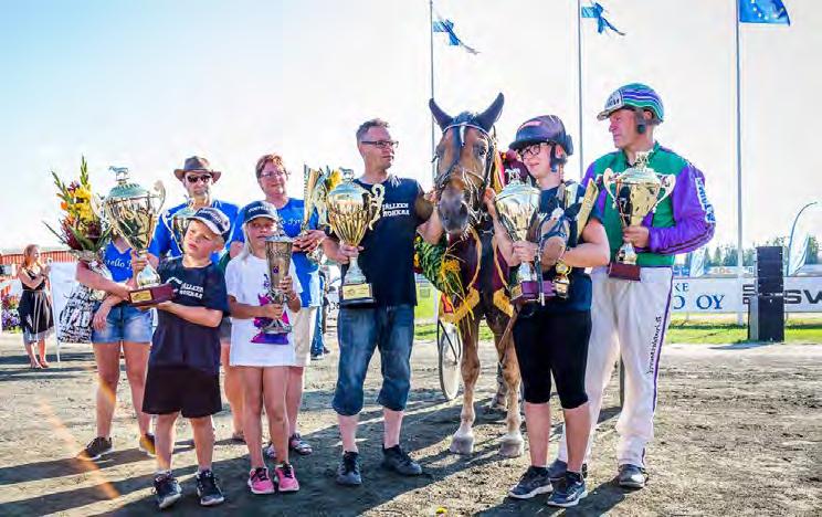 Ranch Kelly lipui Suomessa syntyneiden lämminveristen kauden ykköskilpailun voittoon harrastajavalmentaja Anne Luttisen ja ohjastaja Hannu Torvisen yhteistyön siivittämänä.
