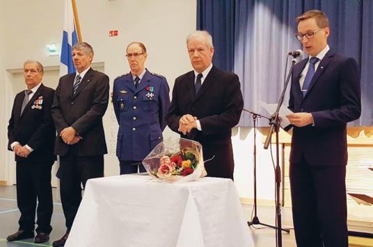 Kuvassa vasemmalta lukien Ahti Ojanen, Keijo Ketonen ja Seppo Valkeiskangas, Jämsän kaupungin palveluasiantuntija Hannu Ahlstedt ja Jämsän kaupungin sivistyslautakunnan pj Matti Similä.