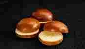 (alv 0 %) Tuotenumero 107498 L, M 0,22 kpl (alv 14 %) SBS KENTUCKY BURGER Halkaistu, 30 x 80 g/ltk, ME 1 ltk