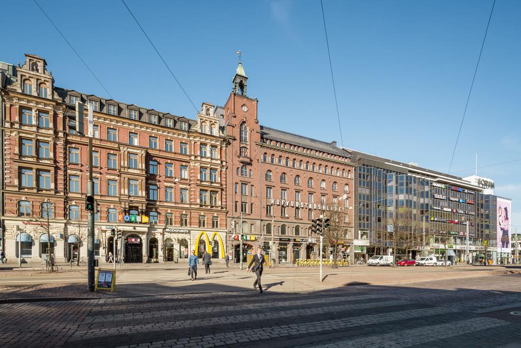 Ainutlaatuinen toimitilakokonaisuus Helsingin ydinkeskustassa Mannerheimintie 18 on entinen sanomalehti Hufvudstadsbladetin liikepalatsi, jossa lehden toimitus yhä työskentelee.
