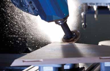 10 UUSI MONIKÄYTTÖINEN CNC-YKSIKKÖ: TILAN JA TEHON TÄYDELLINEN TASAPAINO CENTATEQ P-210 Uuden CENTATEQ P-210 -CNC-mallisarjan toimintaa esitellään ensimmäisen kerran LIGNA-messuilla.