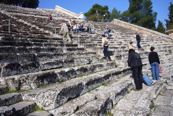 Ke 9.10 ANTIIKIN EPIDAVROS, LUOMUTILA, VIVARIN KALASTAJAKYLÄ - aamiainen, lounas Nautittuamme kreikkalaisen aamiaisen, lähdemme 30 km päässä, pinjapuiden siimeksessä sijaitsevalle pyhälle Antiikin