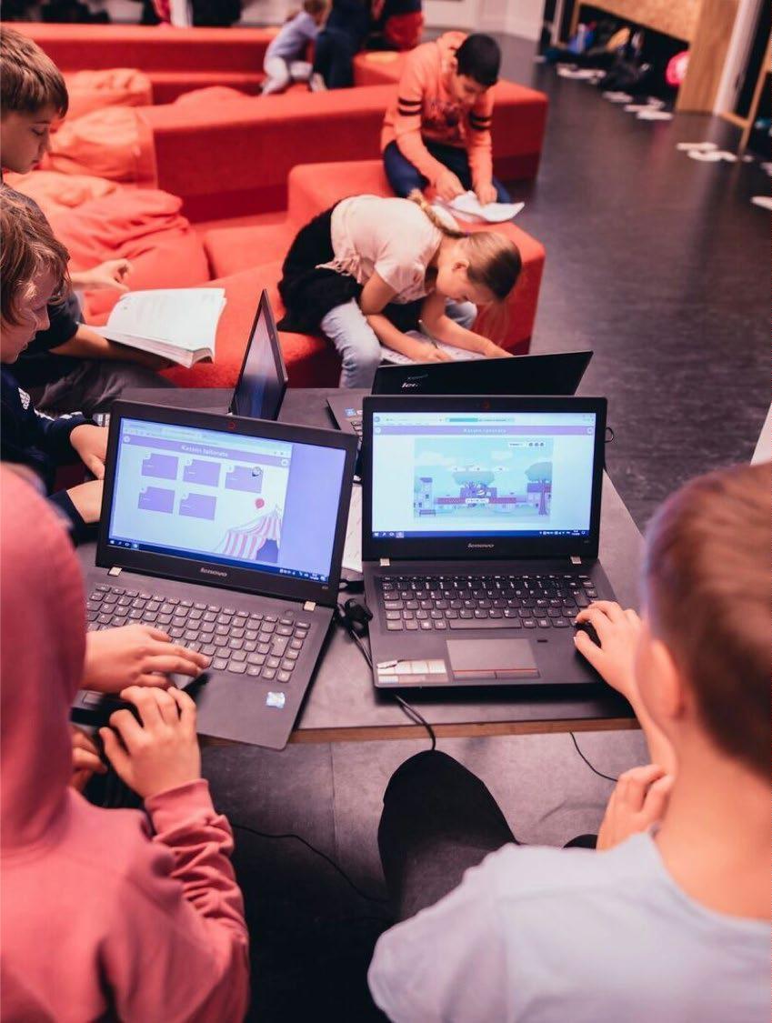 Asioinnin asiakaskeskeisyys Käyttäjäystävälliset digitaaliset palvelut helpottavat arkea Kehittämisen kärjet 2018 2021 Asiakastietojärjestelmän kehittäminen Lapsen opinpolun kehittäminen