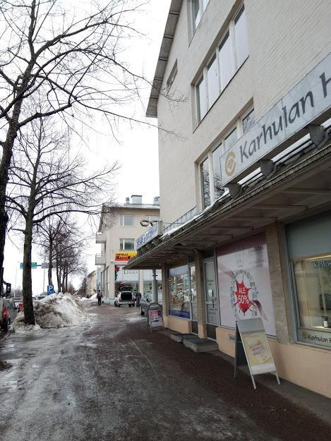 Liiketilat: Keskusta, Karhula, Jumalniemi, Sutela H1 / 2019 LIIKETILAT H1 / 2019 Keskusta Karhula Jumalniemi Sutela Yhteensä Kaupat 93 31 15 12 151 Ravintolat ja kahvilat 53 12 1 3 69 Vähittäiskauppa