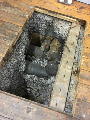 AP3, Alapohjarakenne teknisen työn luokissa 30 ja 32, RA, RA3 ja RA5 35 mm lankkulattia 00 mm koolauspuu 250-300 mm kevytsorabetoni, valun joukossa koolauspuut (MR, MR4, MR5) pikisively 70 mm