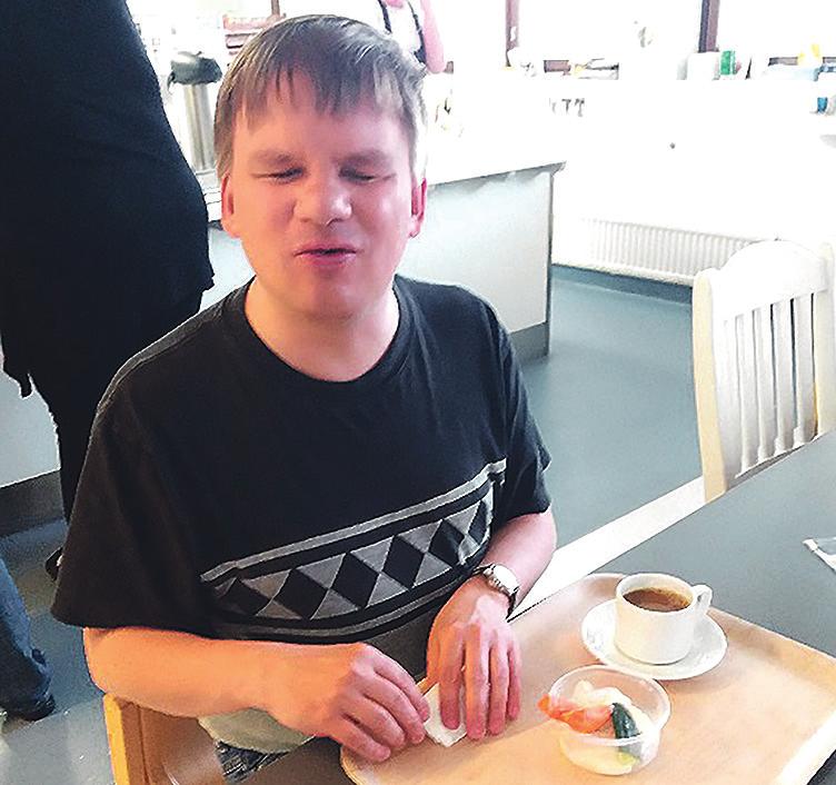 Chrisse Johansson) Vaajaharjun toimintakeskus lomailee heinäkuun puolivälistä elokuun puoliväliin. Mitä tekevät lomailevat työntekijät silloin? Miten he saavat aikansa kulumaan?
