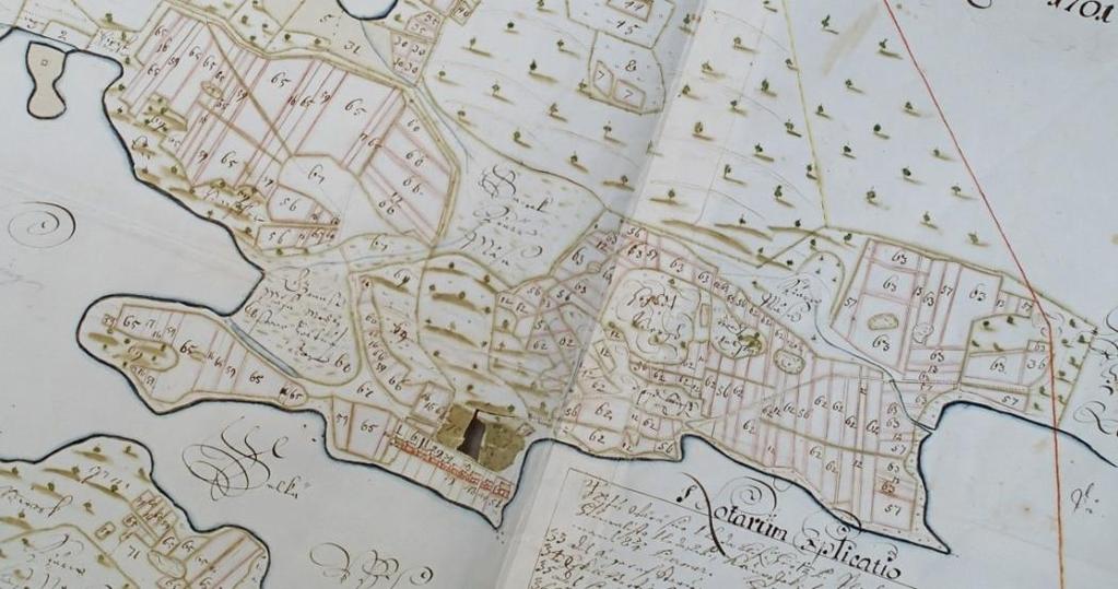 Hinsalanniemen itäosa on piirretty karttaan epätarkasti. Niemenpään kylä on merkattu liian pohjoiseen, joskin koko niemen itäosa on piirretty karttaan liian kapeaksi.