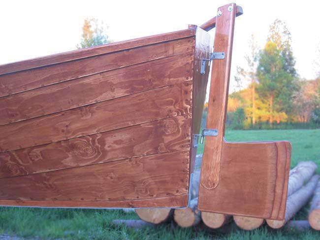 1 Veneen keskikohdalla on rungon syvyys vähintään 50 cm syvä kölin päältä parrastasoon mitattuna.