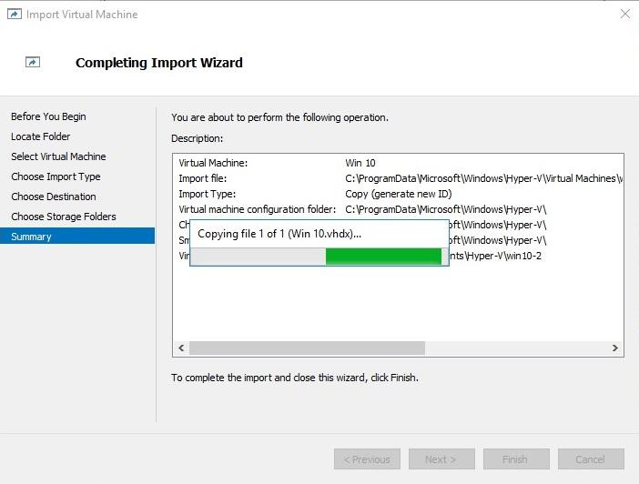 29 Kuva 14. Virtuaalilaitteen kopiointi kiintolevyltä 7.3 ESXi-asennus ja -valmistelu Proxmoxin tapaan myös ESXi oli yksinkertainen asentaa.