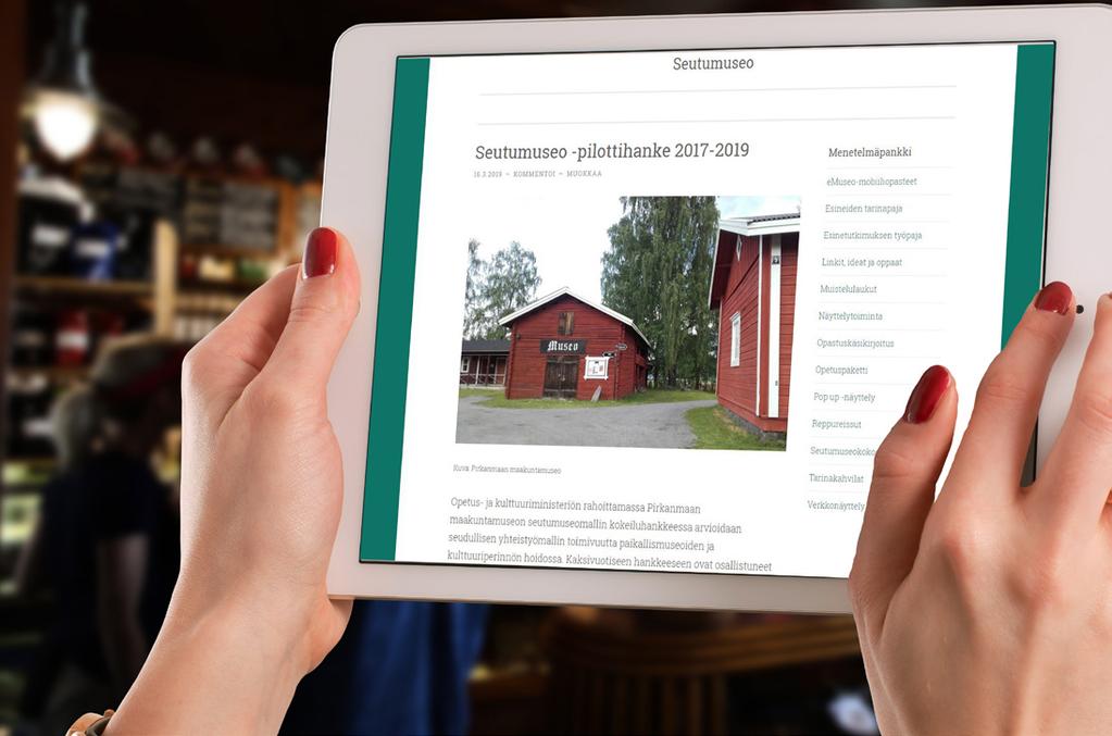 Tällä hetkellä pankista löytyy mm. tietoa tarinakahviloiden järjestämisestä, muistelulaukuista ja esinetutkimuksen työpajasta sekä muita linkkejä, oppaita ja ideoita.