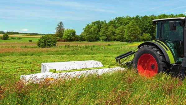 Etunostolaitekiinnitteinen CORTO lieriöniittokone mahdollistaa suuren niittotehon samalla kun rehun laatu säilyy hyvänä esim.