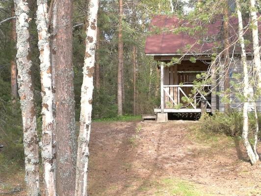 nuotiopaikka taukotuvan vieressä; ei inva-wc:tä 10.
