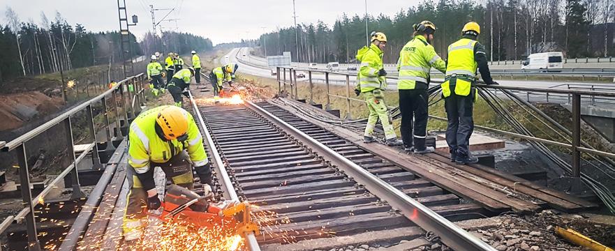 Jotkut yksityiskohdat, kuten liikennekatkot, saattavat tulla meille suunnittelijoille annettuina, sillä ne on sovittu liikenteenohjauksen kanssa jo aiemmin, tosin pitkäkestoisessa Luumäki