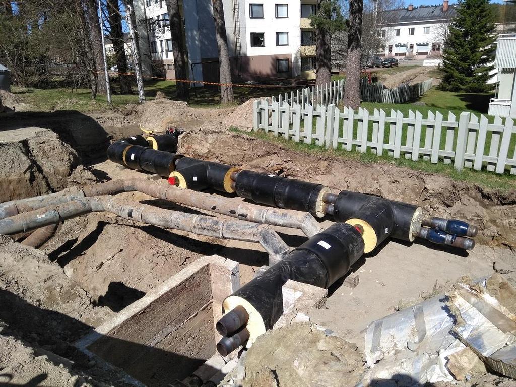 9 Kuva 2. Karhumäentien vanhaa ja uutta kaukolämpölinjaa Vuoden 2018 panostettiin verkostodokumentaation säilymiseen ottamalla käyttöön verkkotieto-ohjelma Trimble Heat Easy.