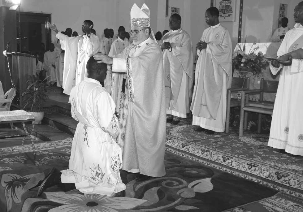 Dans son homélie, l Archevêque de Niamey, a précisé que le Christ a voulu communiquer son Unique Sacerdoce à des hommes ordinaires comme nous le sommes et comme l est notre frère Dominique.
