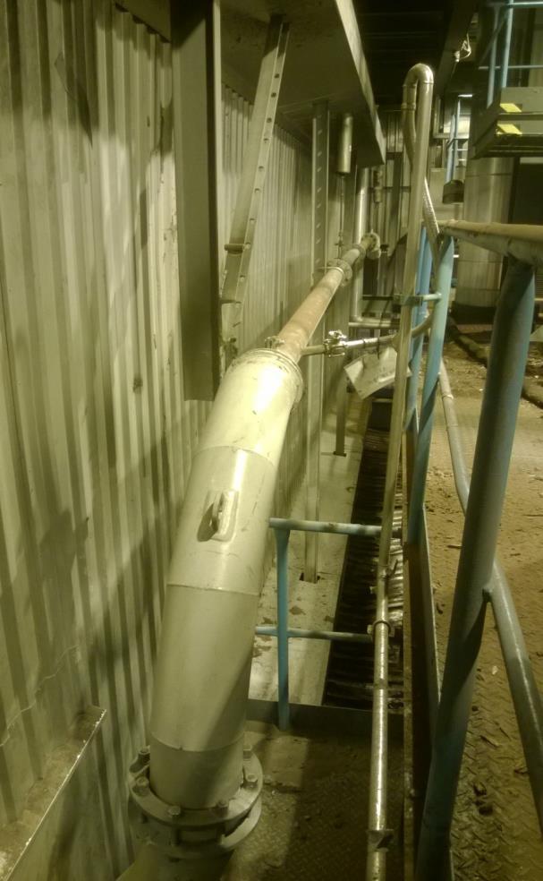 13 Kuva 3 Hiekan palautus putki kattilaan (Kuva Petri Niemi) 4.3 Hiekkasiilon täyttö Hiekkasiilon täyttö tapahtuu hiekan toimittajan puolesta.