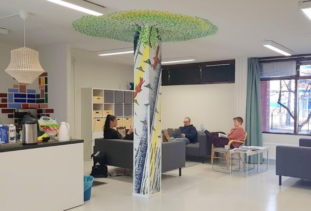 Emy järjestää retkiä, leirejä ja matkoja sekä monipuolista ryhmätoimintaa. Talkootöitä on tarjolla Meriemyssä ja Lilla Karyllissa.