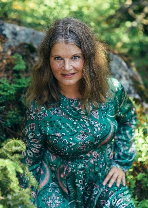 00 Seija Laukkanen: ENERGIAT YMPÄRILLÄMME - TULEVAISUUDEN VISUALISOINTIA, KUINKA KEHITÄN SELVÄNÄKÖÄ Seija on TV:stä tuttu henkinen auttaja.