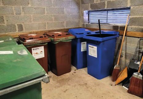 jätteiden lajittelu jätteiden lajittelu LAJITTELU TUNTUU SUORAAN OMASSA KUKKAROSSA Heka-kodeissa on otettu jätteiden lisääntynyt lajittelu hyvin vastaan. Heka-kotien asukkaat ovat myös toimineet.