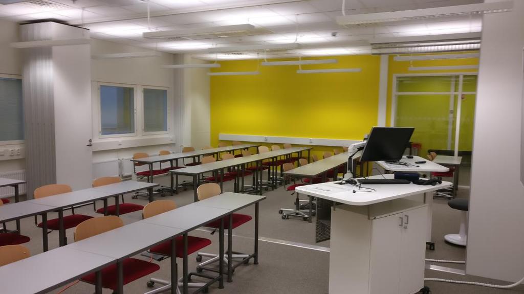 seur s.). C229:ssä valaisimia on yhteensä kahdeksantoista. Valaistustapa on sekoitus suoraa ja epäsuoraa valaistusta.