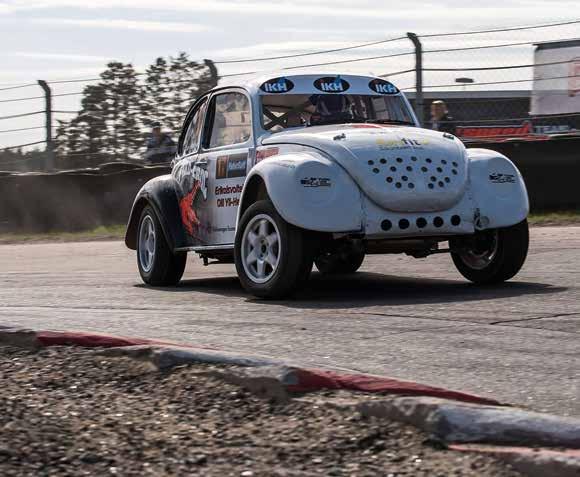 Rallicrossissa ajettavat yhteislähdöt ja lajille ominainen tasainen kamppailu takaavat, että sijoituksista ajetaan tiukasti maaliin asti.