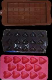 20 Temperoitu suklaa valettiin levy- ja konvehtimuottiin. Suklaiden muottina käytettiin kolmea erilaista muottia (kuva 8).