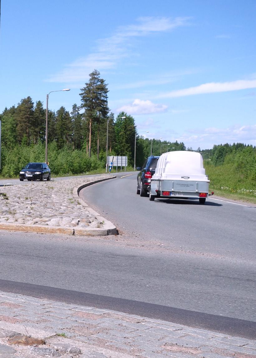 Suomen ruokatie ja viennin valtaväylä Valtatie 3 yhdistää Suomen etelä-pohjoissuunnassa sekä linkittää Pohjanmaan,