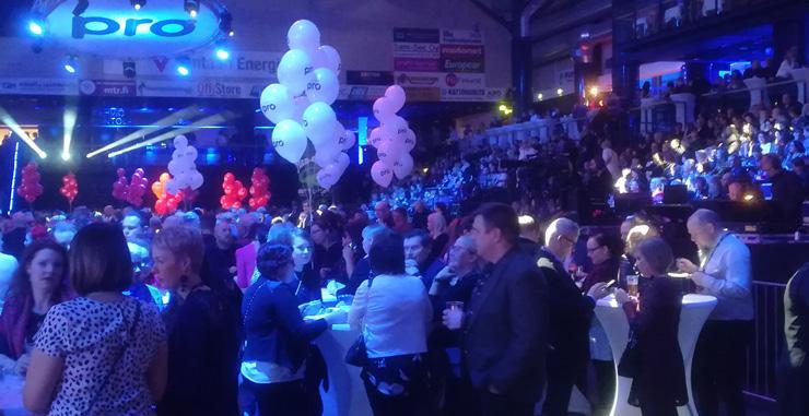 MARRASKUUSSA RYTISI JA KIPINÖI!! Perjantaina 9.11.2018 osallistuimme odotettuun ja loisteliaaseen Pro On Stage -suurtapahtumaan.