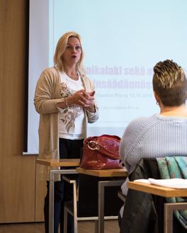 Lauantaina kouluttauduimme Heidi Mettomäen asiantuntevalla opastuksella työaikalakiin sekä työlainsäädännön ajankohtaisiin asioihin.