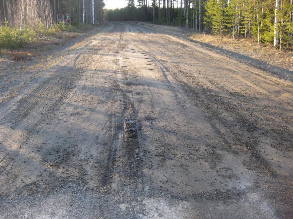 Tiehöylää ei ole käytetty tien hoidossa Kuva: Esa Halttunen, Papinniementie, Kitee Kuva: Esa Kuva: Halttunen, Jouni Karppanen, Papinniementie,