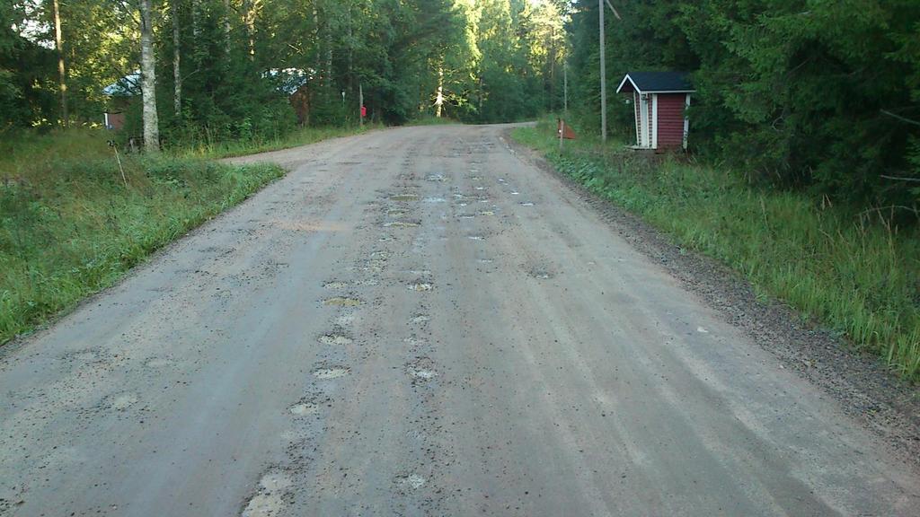 Tiehöylää ei ole käytetty tien hoidossa Kuva: Jouni Karppanen, Outokumpu Ei vaadittavia sivukallistuksia (5%).