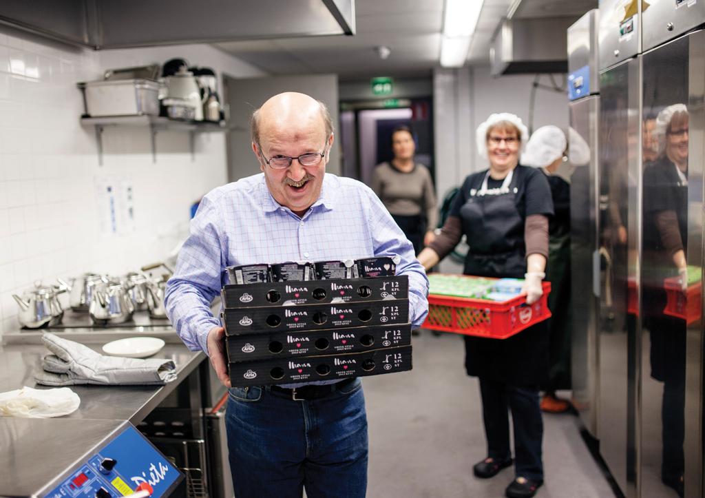 10. Liittäkää yhteisöllinen työ kiinteäksi osaksi verkostotyötä ja logistiikkaa Yhteinen pöytä on opettanut, ettei yhteisöllistä työtä voi erottaa erilliseksi toiminnakseen.