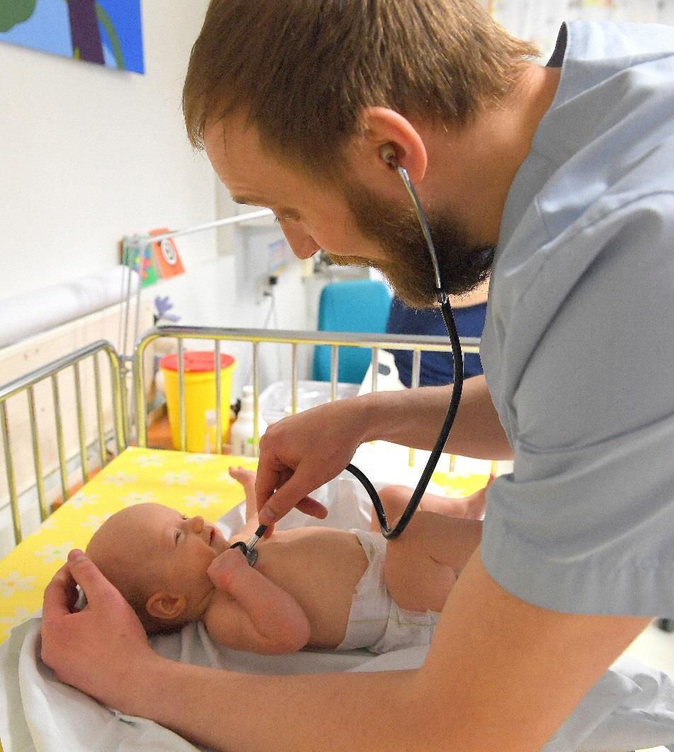 Lastenklinikalla työskentelee yli 80 lääkäriä ja yli 300 sairaanhoitajaa ja muuta ammattihenkilöä Meillä on n.