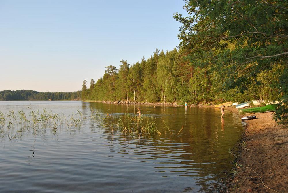 Karu järvi Karun järven vesi on kirkasta, pohja hiekkaa, soraa tai kiviä.