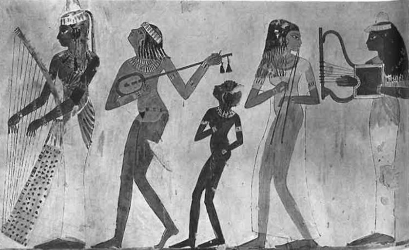 Muinaisessa Egyptissä tanssijat olivat useimmiten naisia. Naiset pitivät tanssiessaan lyhyitä hameita, arjen pitkien hameiden sijaan.