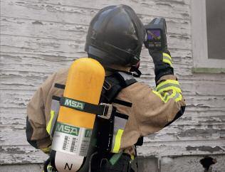 kameran avulla on myös helpompi tehdä pelastustoimiin liittyviä päätöksiä, mm. lisätä palomiehiä kohteeseen.