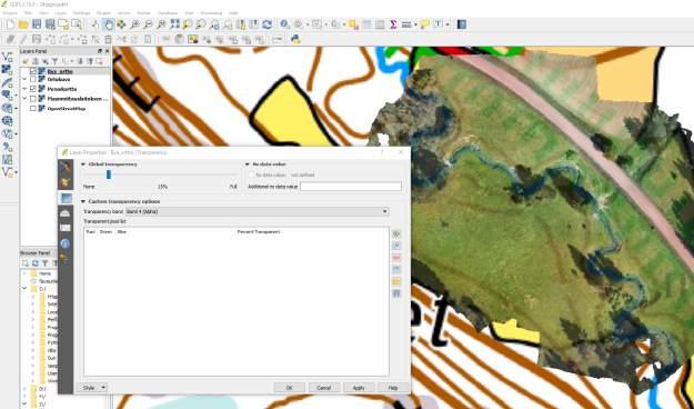 13. Voit nyt vertailla omaa ortokuvaasi muihin kartta-aineistoihin valitsemalla niitä näkyviin vuorotellen. Halutettasi voit muuttaa sen läpinäkyvyyttä kaksoisklikkaamalla tason nimeä Layer-valikossa.