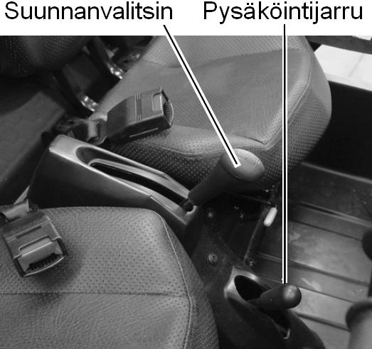 Rikastin Rikastinta käytetään kylmän moottorin käynnistämisen yhteydessä. Katso kylmäkäynnistysohjeet sivulta 34.